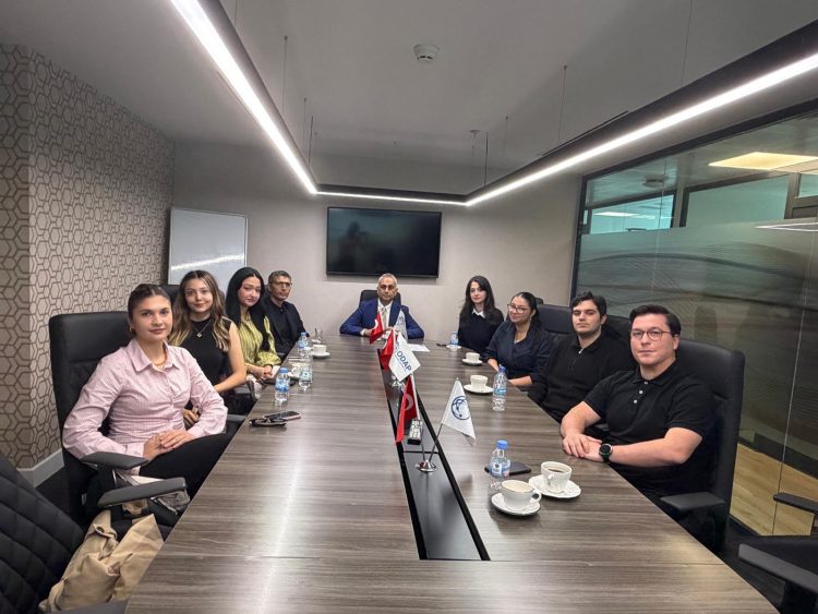 ODAP Merkezi’nde Yaz Dönemi Stajyerleri ile Yuvarlak Masa Toplantısı Gerçekleştirildi ODAP Merkezi’nde Yaz Dönemi Stajyerleri ile Yuvarlak Masa Toplantısı Gerçekleştirildi